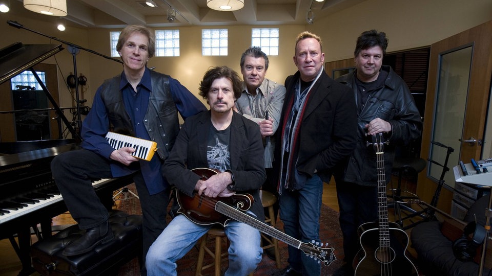 Die Band "The Hooters" gemeinsam im Studio