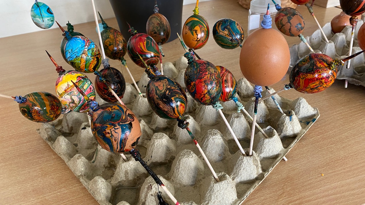 Bemalte Ostereier im Seniorenheim in Bremerhaven