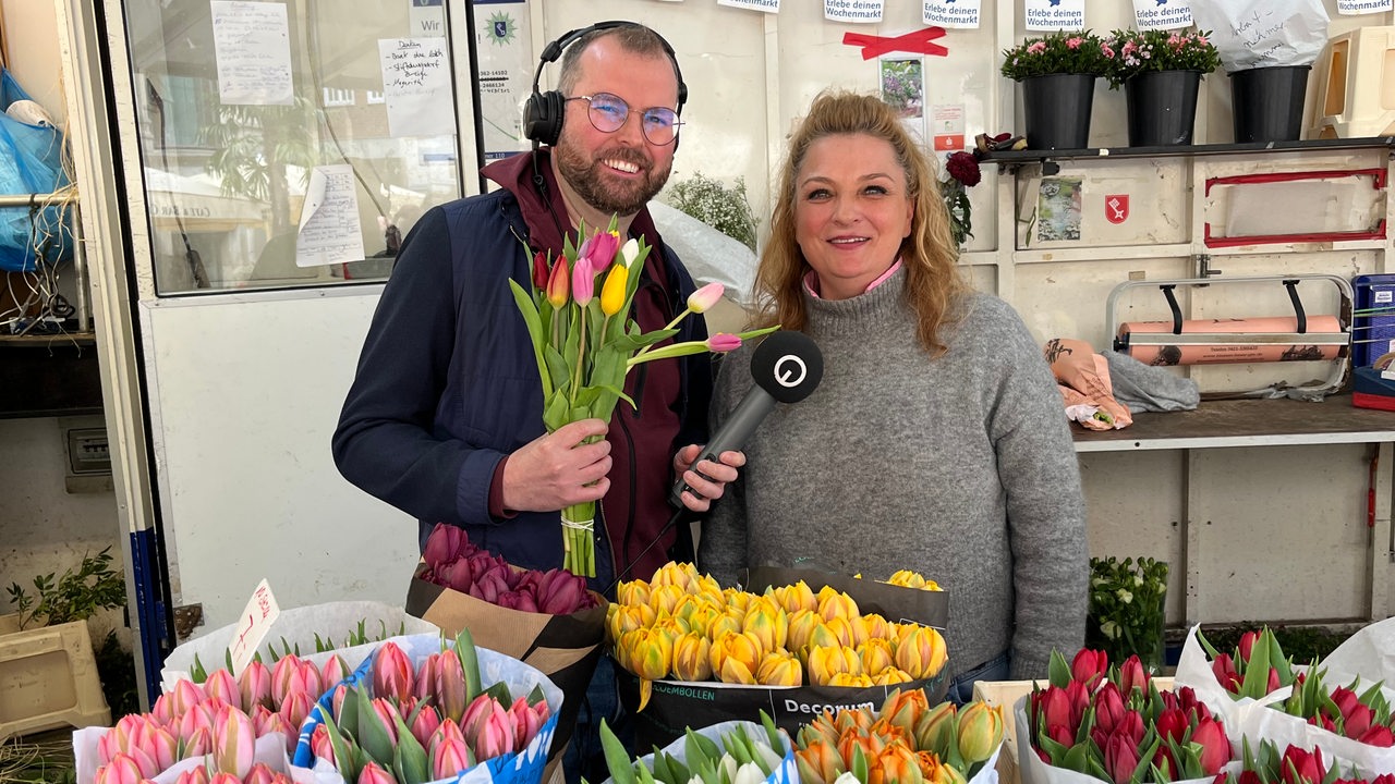 Reporter TIll Kohlwes auf dem Blumenmarkt
