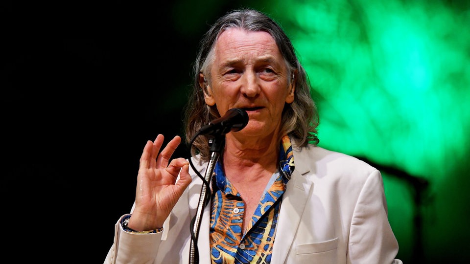 Supertramp-Musiker Roger Hodgson am Mikrofon