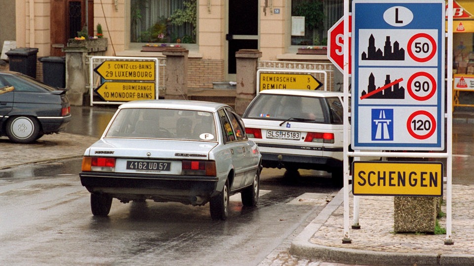 Blick auf den Ortseingang von Schengen in Luxemburg am 22. März 1995