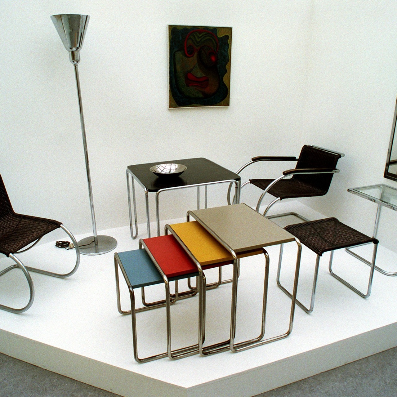 Stahlrohrmöbel von Marcel Breuer und Ludwig Mies van der Rohe aus den Jahren 1927 bis 1930 im neuen Bauhaus-Museum in Weimar