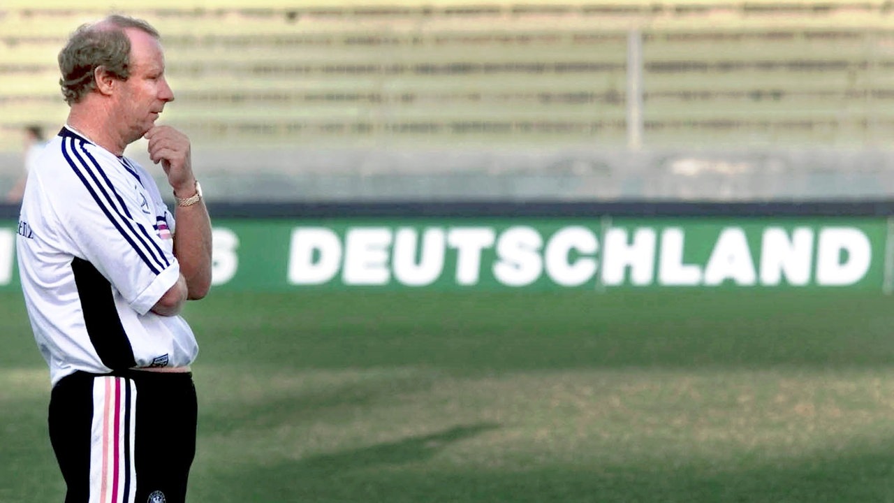Berti Vogts, 1998, während eines Trainings der DFB Elf in Malta