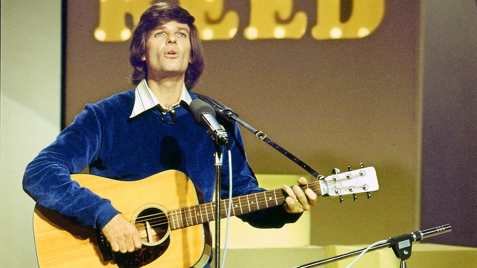 Der Sänger Dean Read in seiner ersten Show "Der Mann aus Colorado" im Fernsehen der DDR, aufgenommen am 08.01.1977. 
