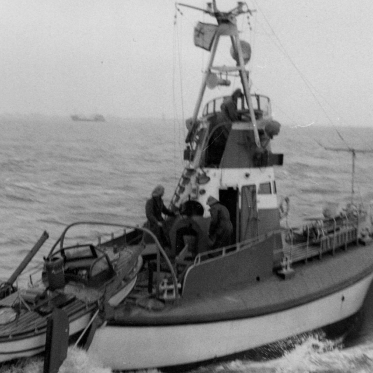 Versuchsseenotkreuzer "Bremen" mit Tochterboot 1953