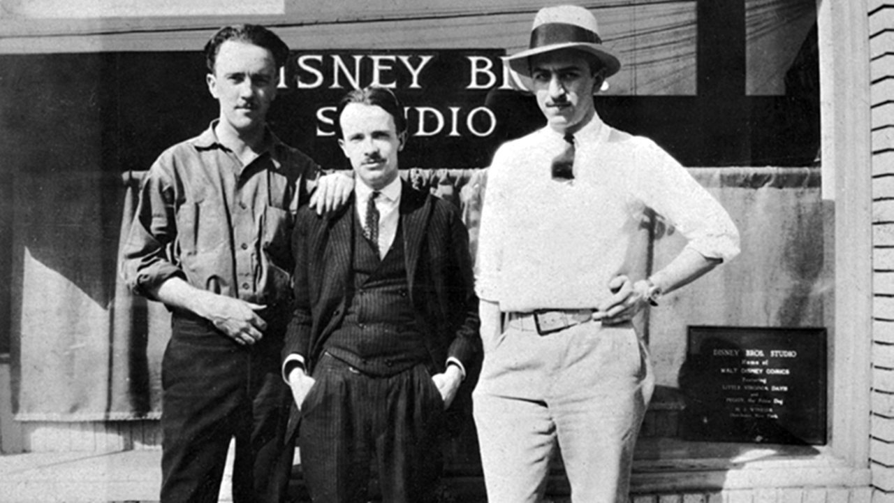 Ubbe Iwwerks und die Disney Brüder (Hamilton und Walt) vor den Disney Brothers Studios 1925