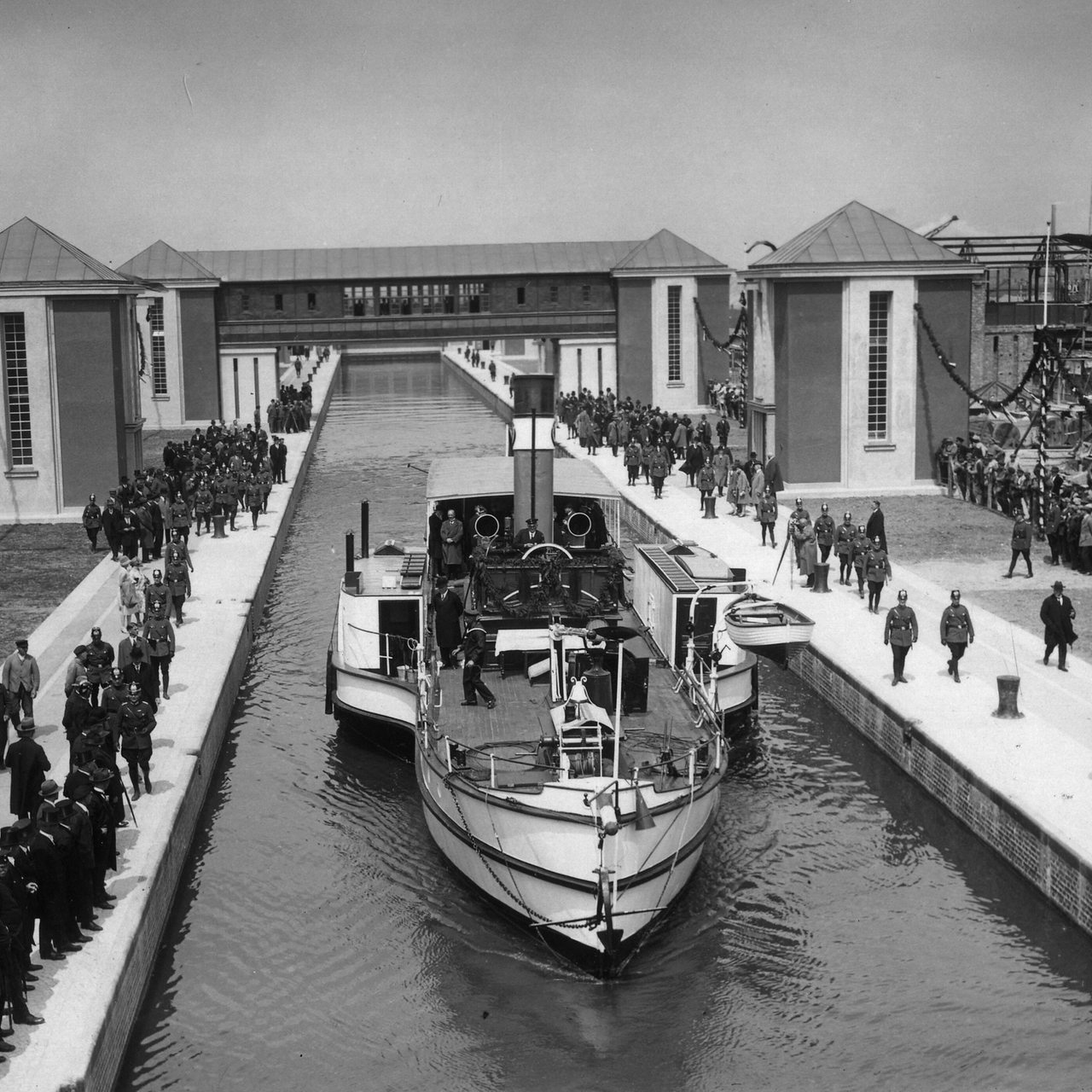 Einweihung der Hindenburgschleuse 1928.