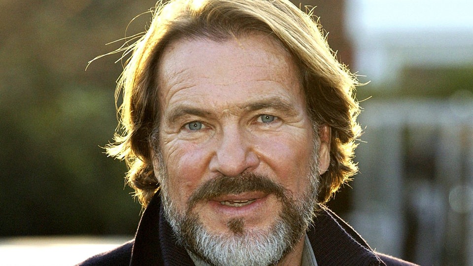 Götz George, deutscher Schauspieler, aufgenommen am 27.11.2002 in Köln bei Dreharbeiten zum ARD-Film "Familienkreise".