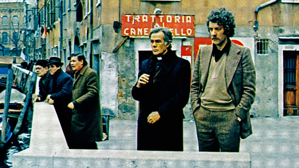 Donald Sutherland und Massimo Serrato in: "Wenn die Gondeln Trauer tragen"