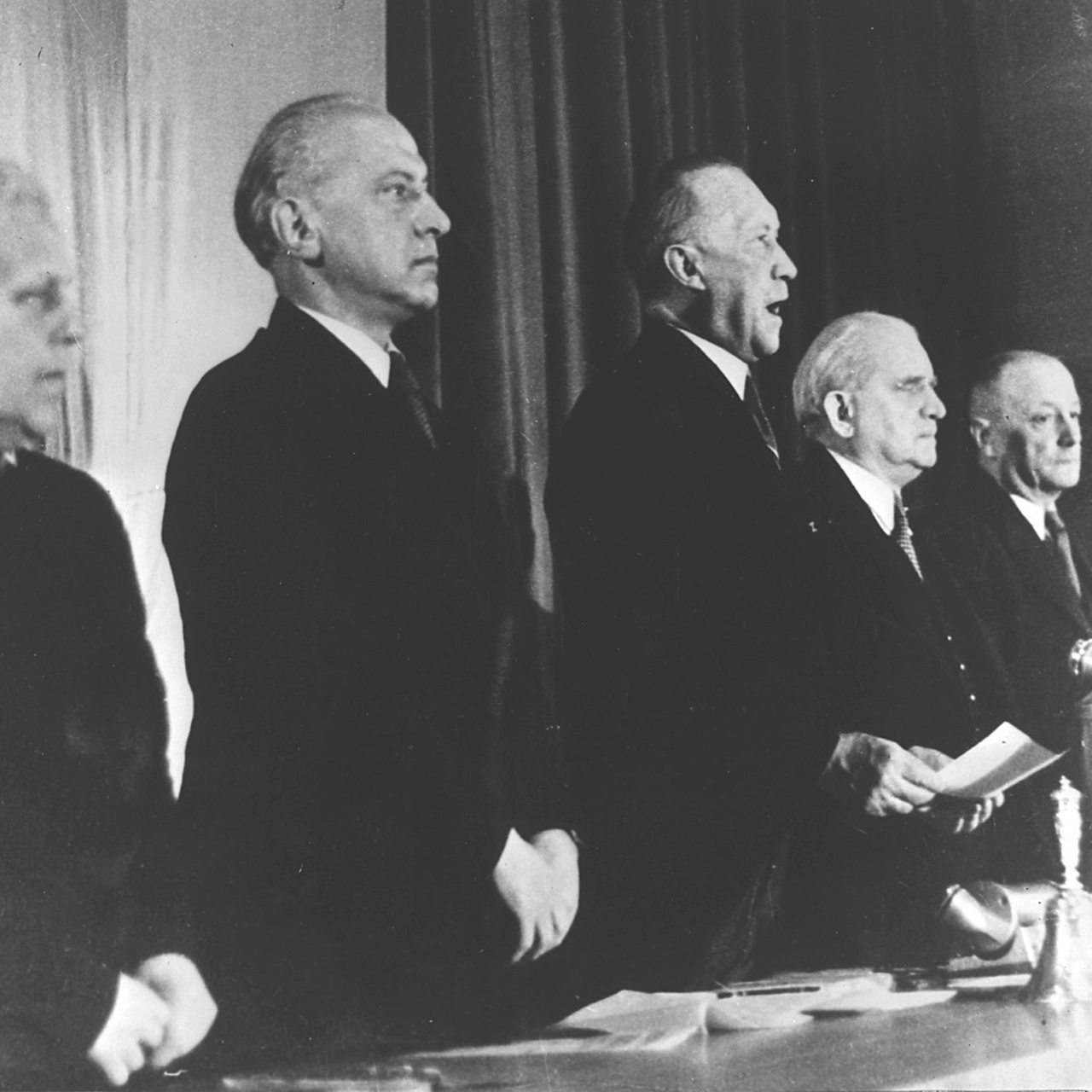 8. Mai 1949: Parlamentarischer Rat verabschiedet Grundgesetz