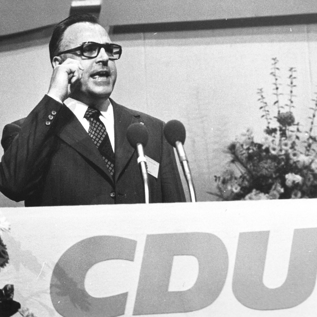 Mit einer kurzen Ansprache des Parteivorsitzenden Helmut Kohl wurde am 18. Nov. 1973 (Sonntag) im Hamburger Congress-Zentrum der 22. Parteitag der Christlich Demokratischen Union eroeffnet.