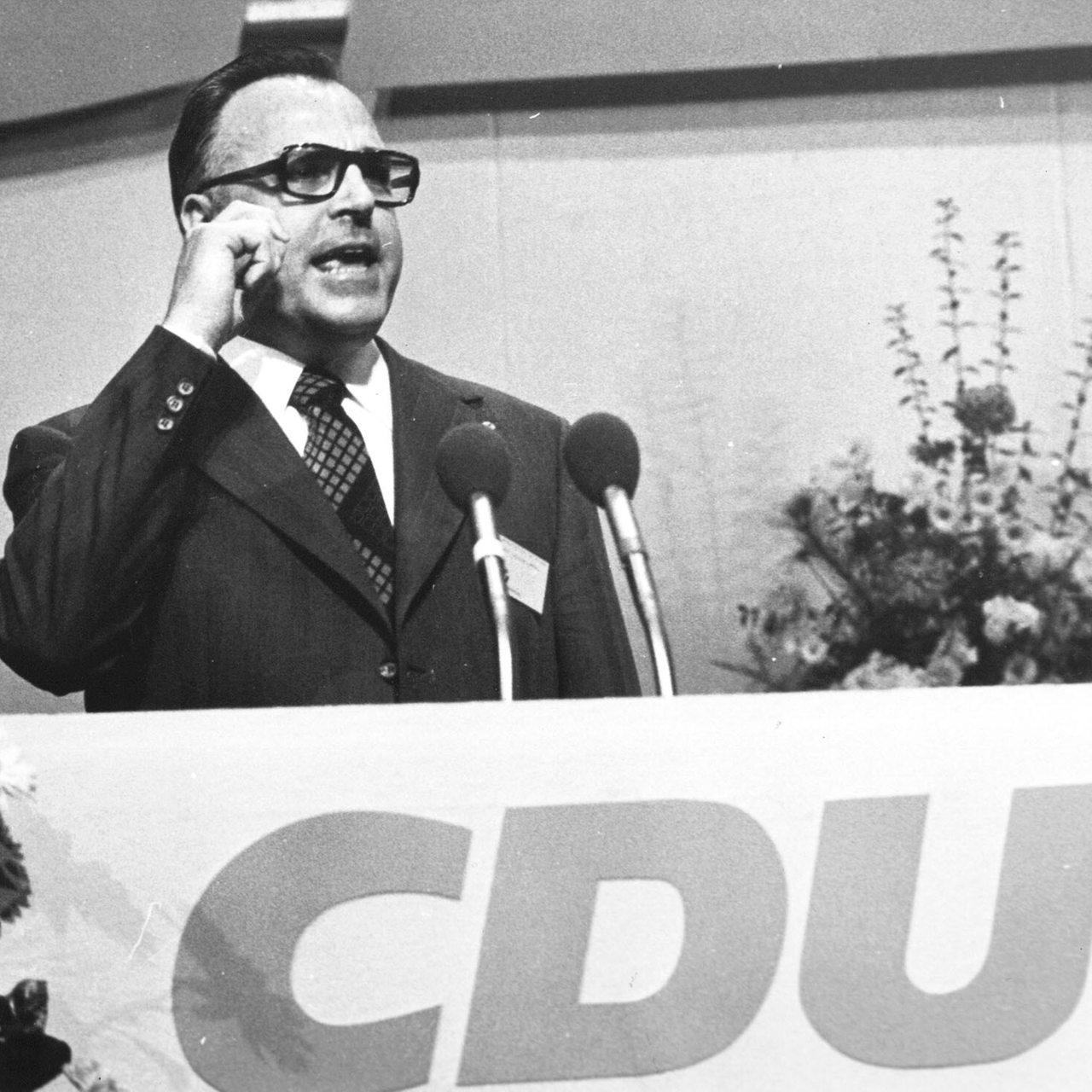 Mit einer kurzen Ansprache des Parteivorsitzenden Helmut Kohl wurde am 18. Nov. 1973 (Sonntag) im Hamburger Congress-Zentrum der 22. Parteitag der Christlich Demokratischen Union eroeffnet.