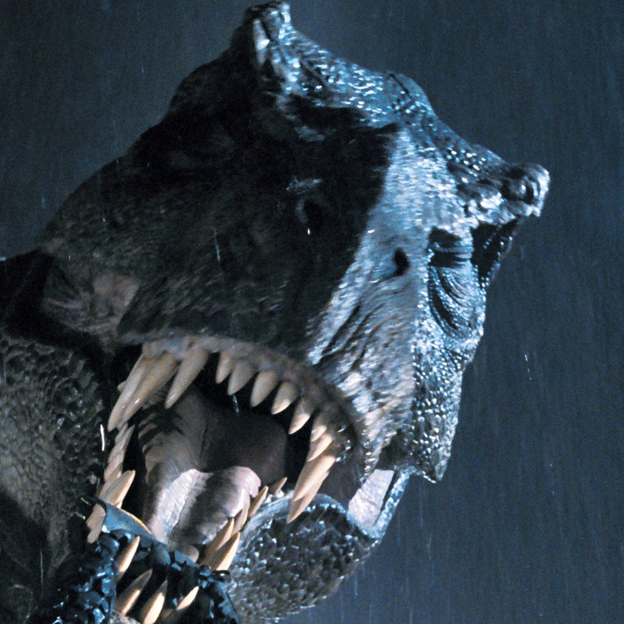 Filmszene aus Jurassic Park 1993: Ein T-Rex zeigt sein gefährliches Gebiss