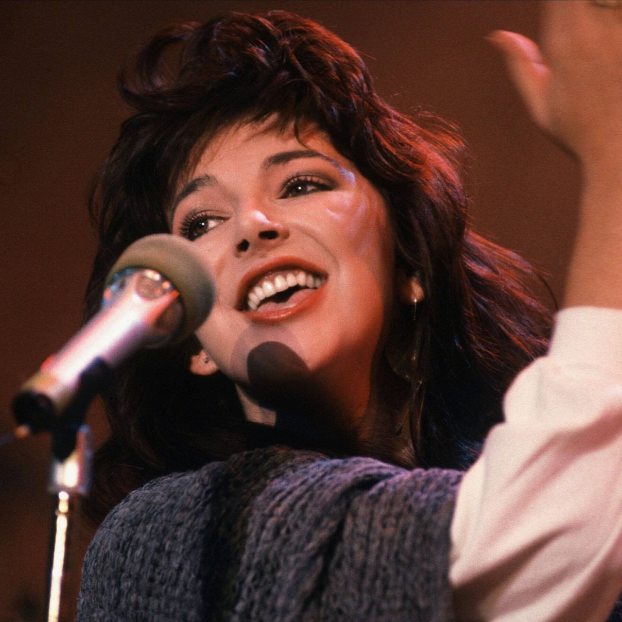 Kate Bush auf der Bühne in den 80er Jahren
