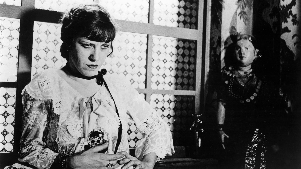 Die Schauspielerin und Sängerin Lotte Lenya 1931 im Filmset zur Dreigroschenoper
