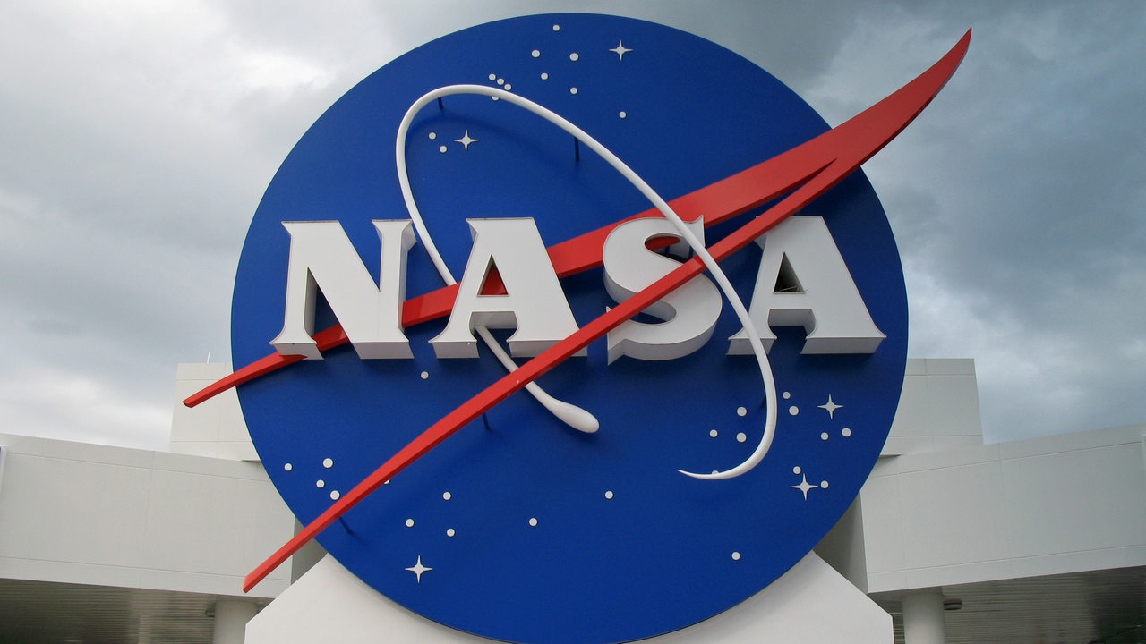 Ein NASA Symbol auf dem Nasa Gelände in Cape Canaveral