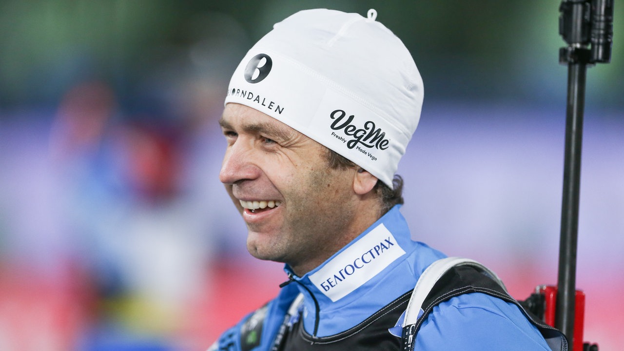 Der Biathlet Ole Einar Björndalen lacht bei der 17. Biathlon World Team Challenge (WTC) in der Veltins-Arena. 