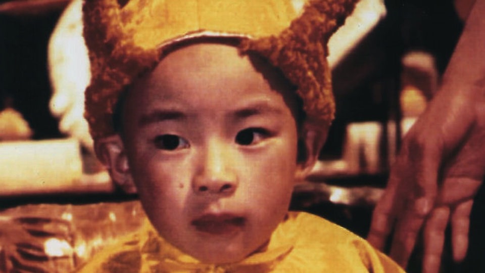 Der sechsjährige Gyaincain Norbu (Archivbild vom 29.11.1995) hat am Freitag (08.12.) in Tibet den "heiligen Thron" bestiegen, nachdem er im November 1995 von Peking als Wiedergeburt des Pantschen Lamas ausgewählt wurde. 