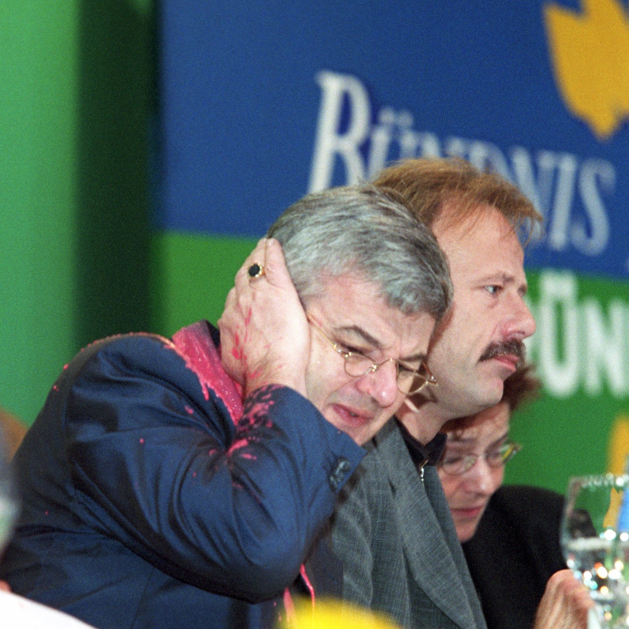 13. Mai 1999: Bündnis 90/Grüne – Farbbeutel und Kosovo-Zoff