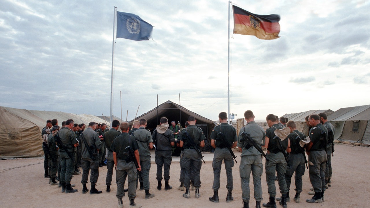 Bundeswehr-Feldgottesdienst im deutschen "UNOSOM 2"-Lager Belet Huen/Somalia im Jahr 1993 (Archivbild) 