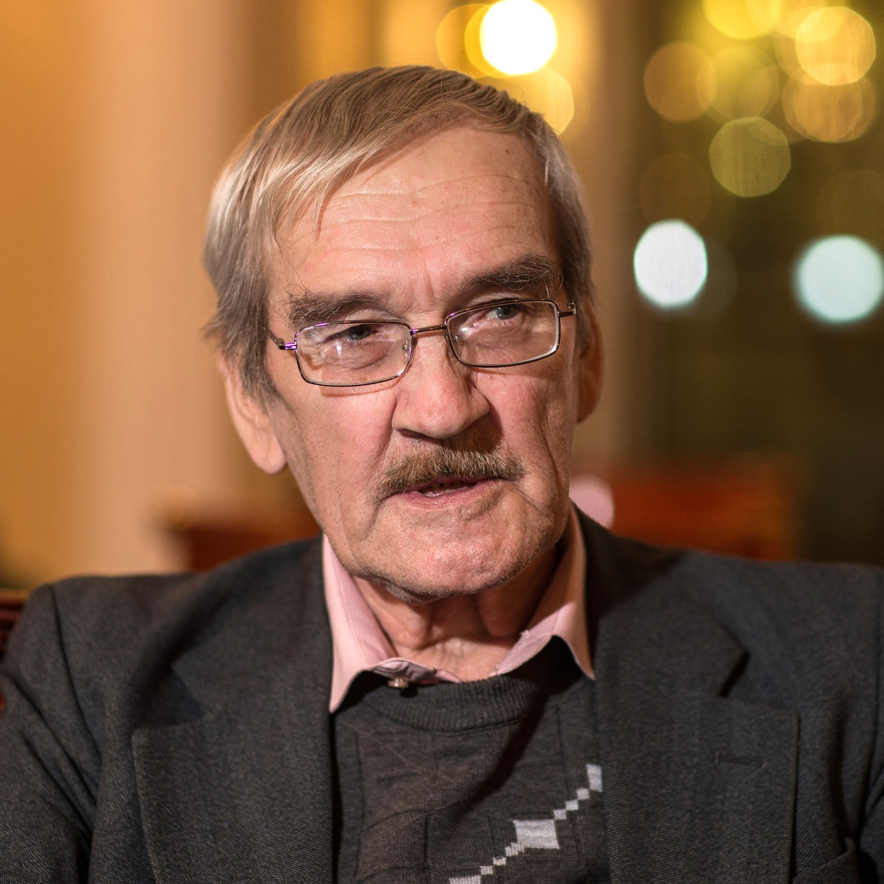 Stanislaw Petrow, ehemaliger Ingenieur im Dienst der Sowjetarmee, sitzt am 15.02.2013 in einem Hotel in Dresden (Sachsen). 