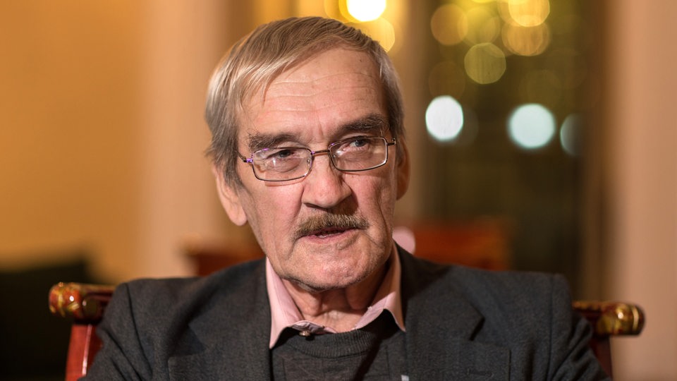 Stanislaw Petrow, ehemaliger Ingenieur im Dienst der Sowjetarmee, sitzt am 15.02.2013 in einem Hotel in Dresden (Sachsen). 