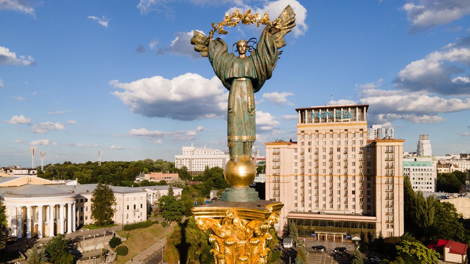 Statue auf dem Platz der Unabhängigkeit in Kiew