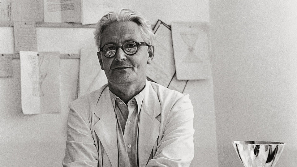Der Industriedesigner Wilhelm Wagenfeld. Photographie. 1956.