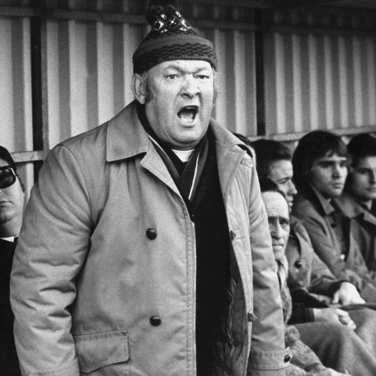 Gar nicht zufrieden mit der Leistung seiner Mannschaft war am 17. Januar 1976 der vom 1 FC Köln zu den Offenbacher Kickers gewechselte Trainer "Tschik" Cajkovski. 