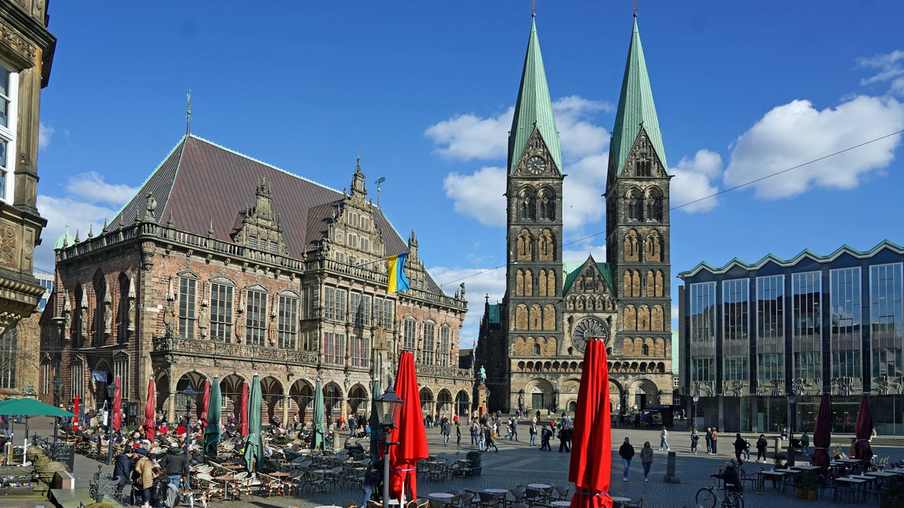Ein Blick auf den Bremer Marktplatz, zu sehen sind Rathaus, Dom und Bürgerschaft.